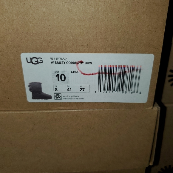 Ugg boots - Picture 10 of 10